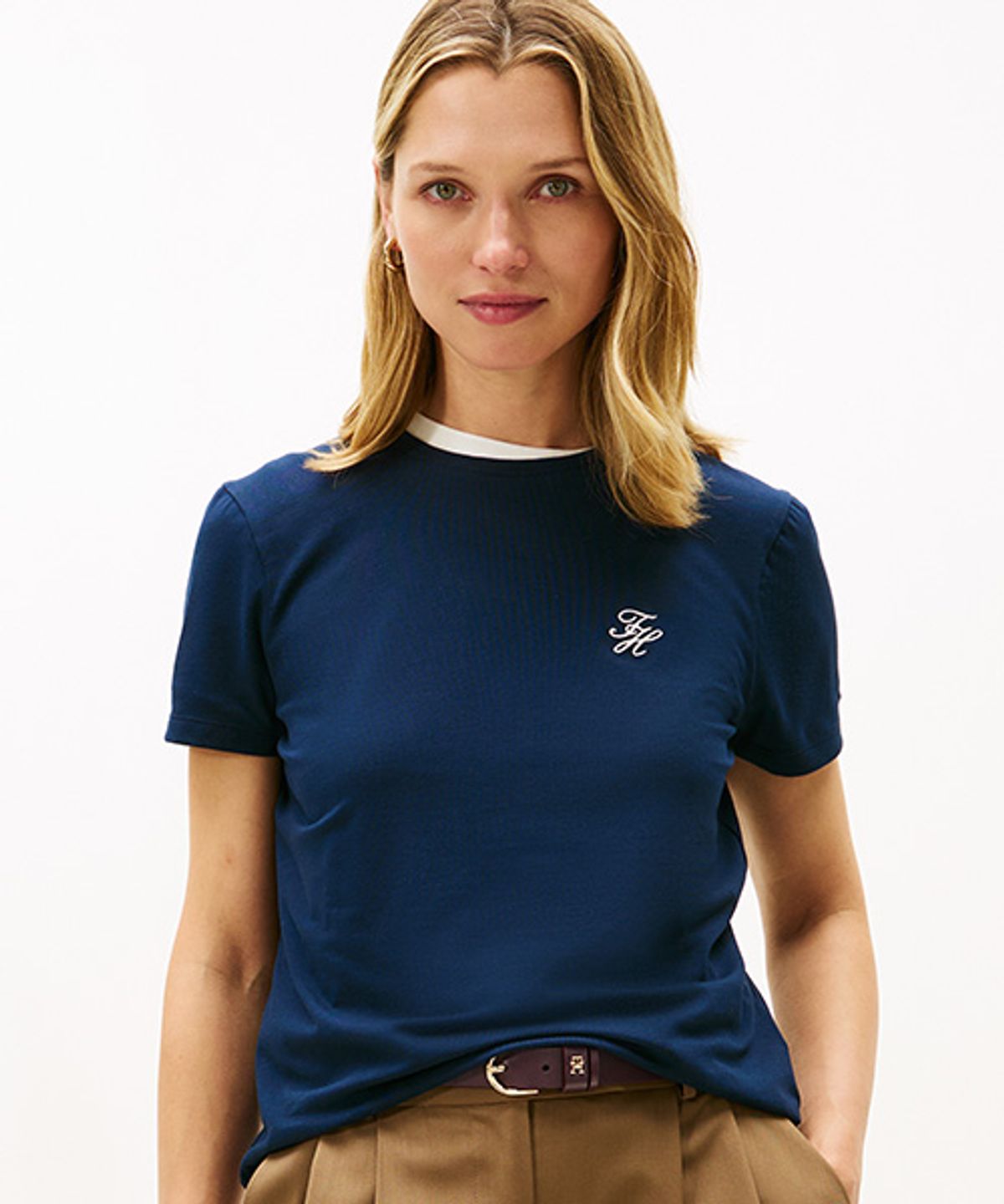 타미힐피거(TOMMY HILFIGER) 스크립트 로고 자수 티셔츠 (T22G0TTO020WT1C1G)