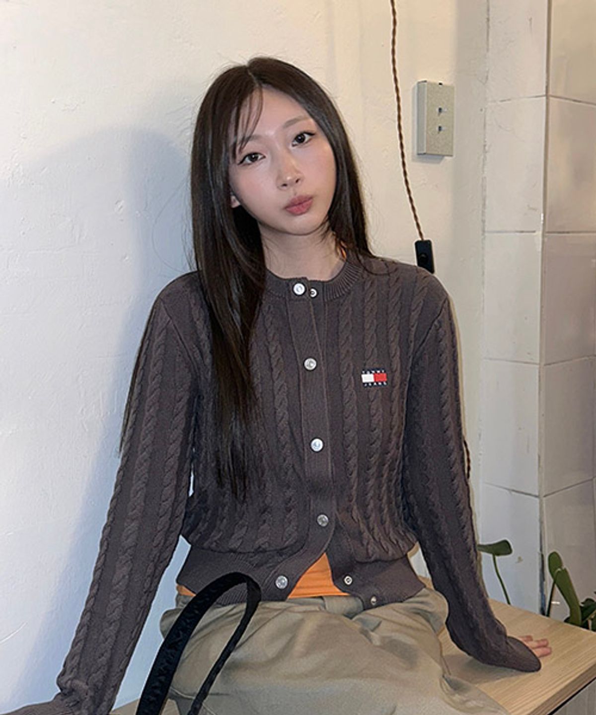 타미진스(TOMMY JEANS) 에센셜 케이블 가디건 (T32G0KCD10TWT2GW1)