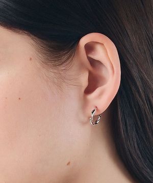 미니멀 웨이비 트위스트 귀걸이