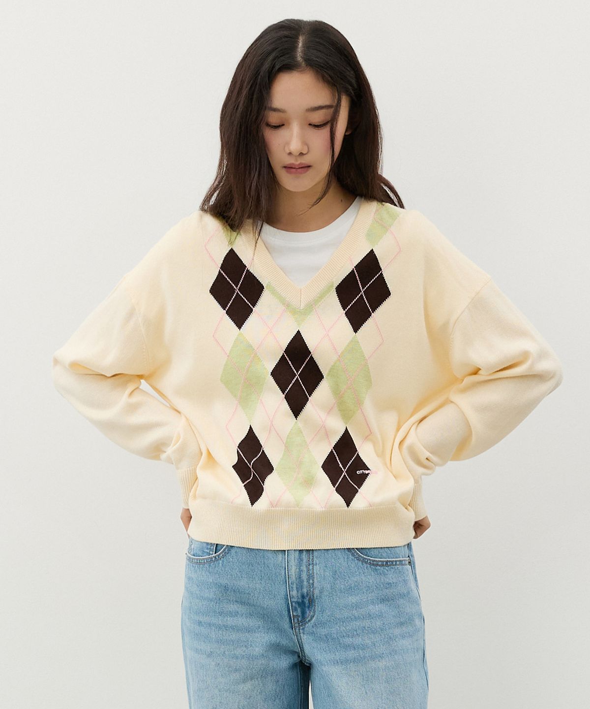 시티브리즈(CITYBREEZE) 아가일 브이넥 니트_BEIGE