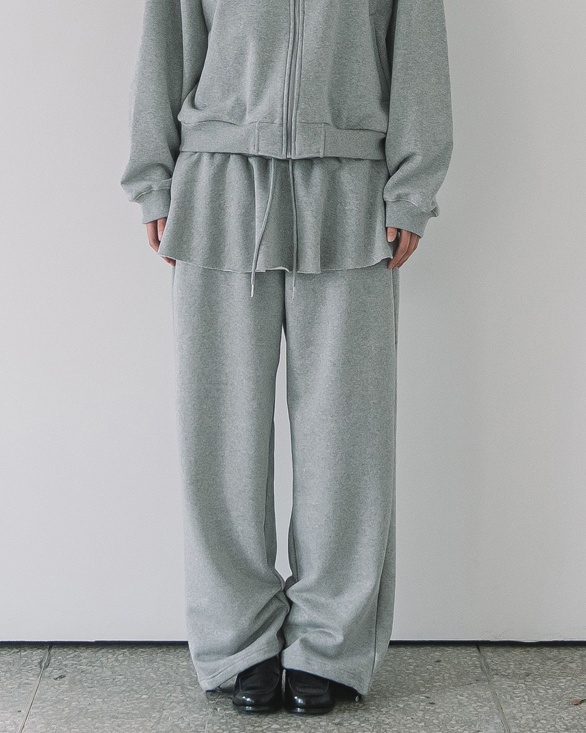 해비즘(HAVISM) OVERSIZE SKIRT SWEATPANTS(GREY)