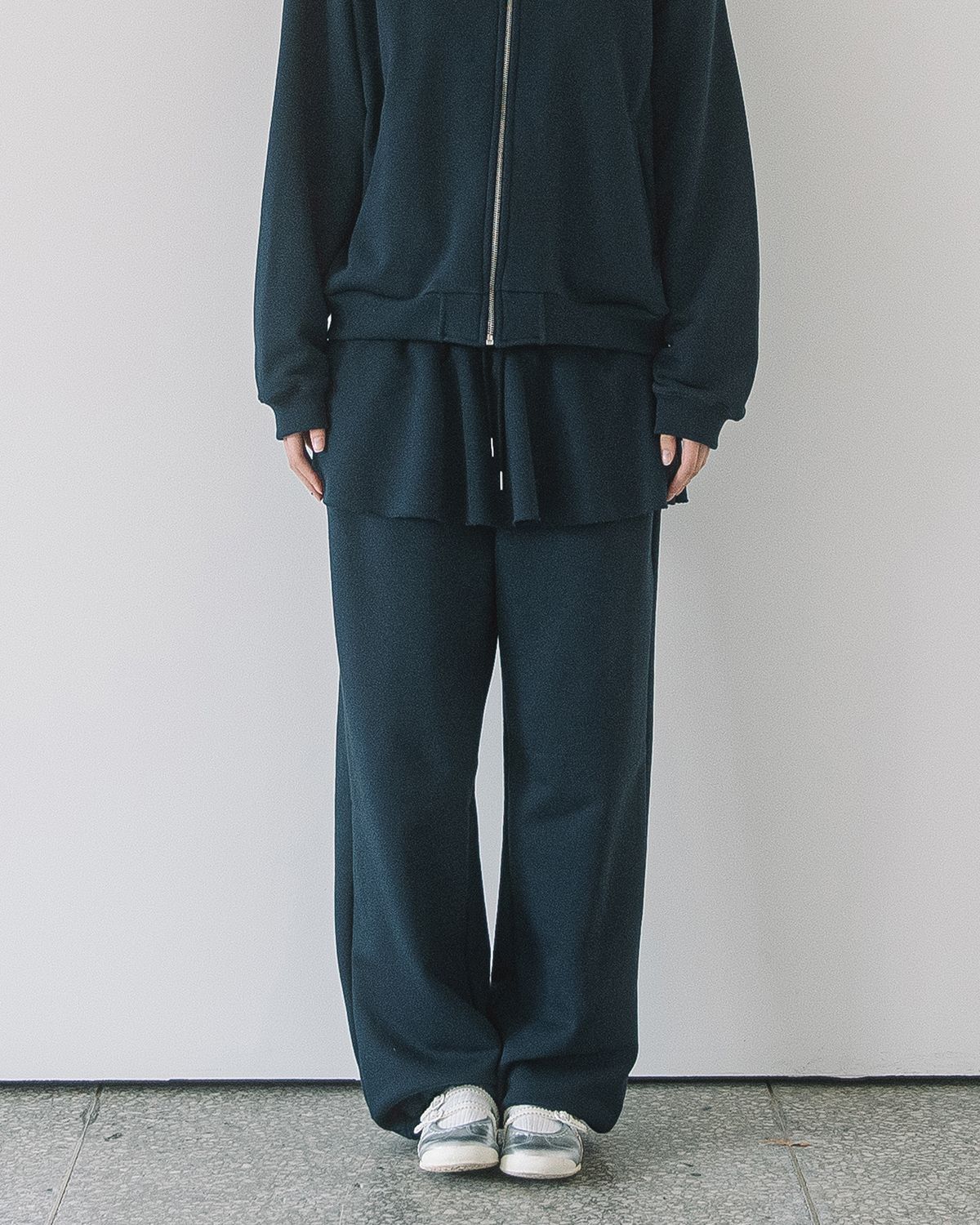 해비즘(HAVISM) OVERSIZE SKIRT SWEATPANTS(NAVY)