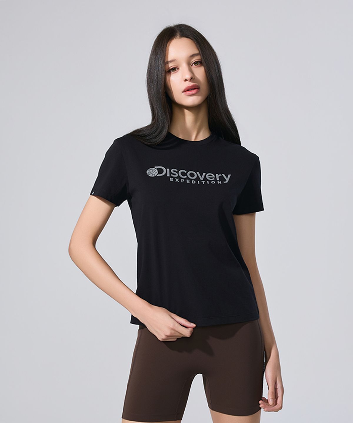 디스커버리 익스페디션(DISCOVERY EXPEDITION) 여성 프레시벤트 로건 반팔티셔츠 (BLACK)