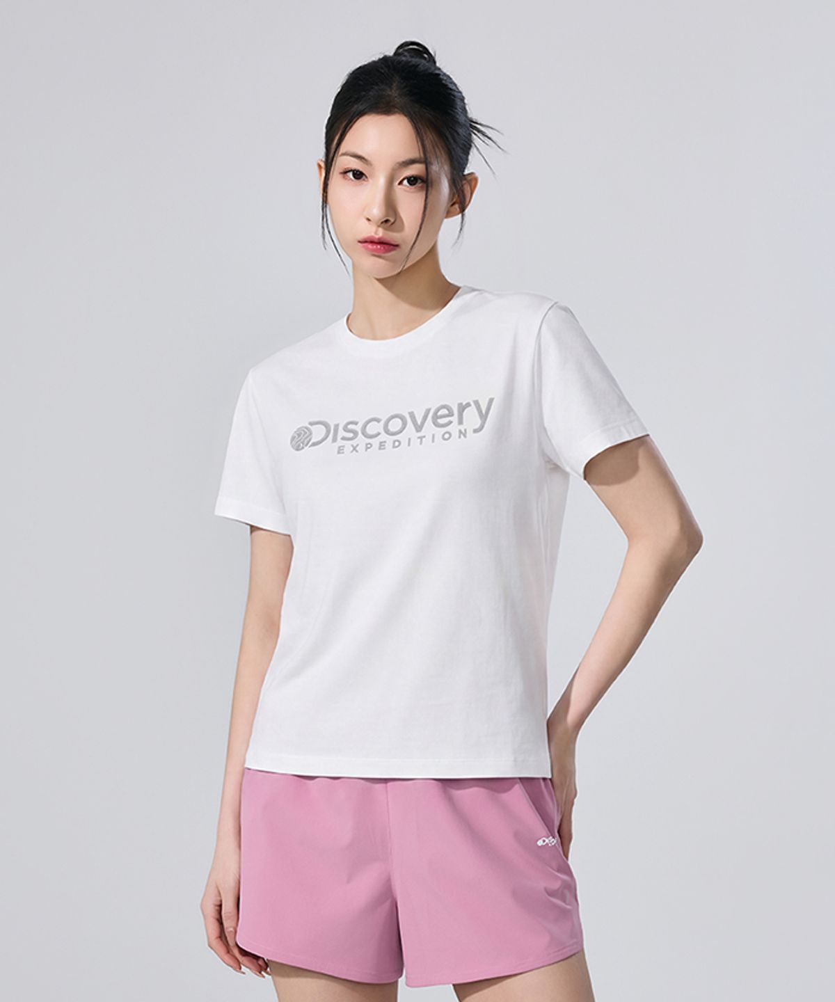 디스커버리 익스페디션(DISCOVERY EXPEDITION) 여성 프레시벤트 로건 반팔티셔츠 (WHITE)