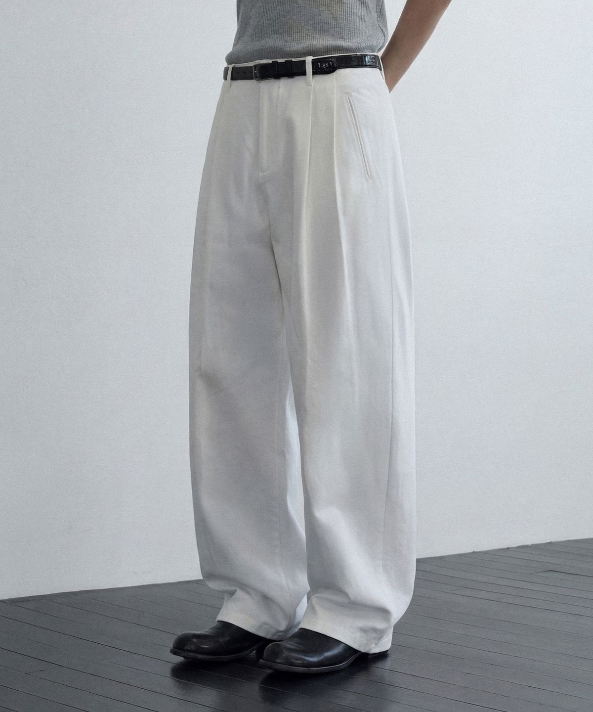 블레이어(BLAYER) 던스 커브드 벌룬 치노 팬츠 [WHITE]
