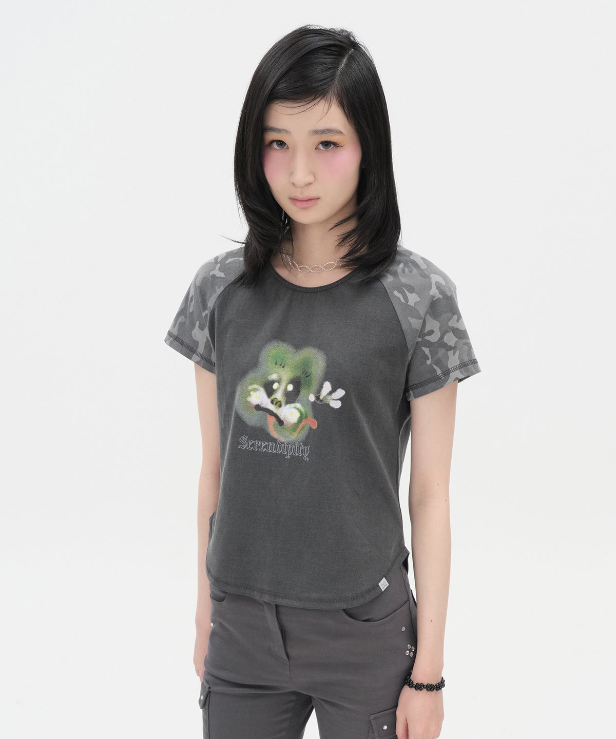 타입서비스(TYPESERVICE) Froggy Raglan Top [Charcoal]