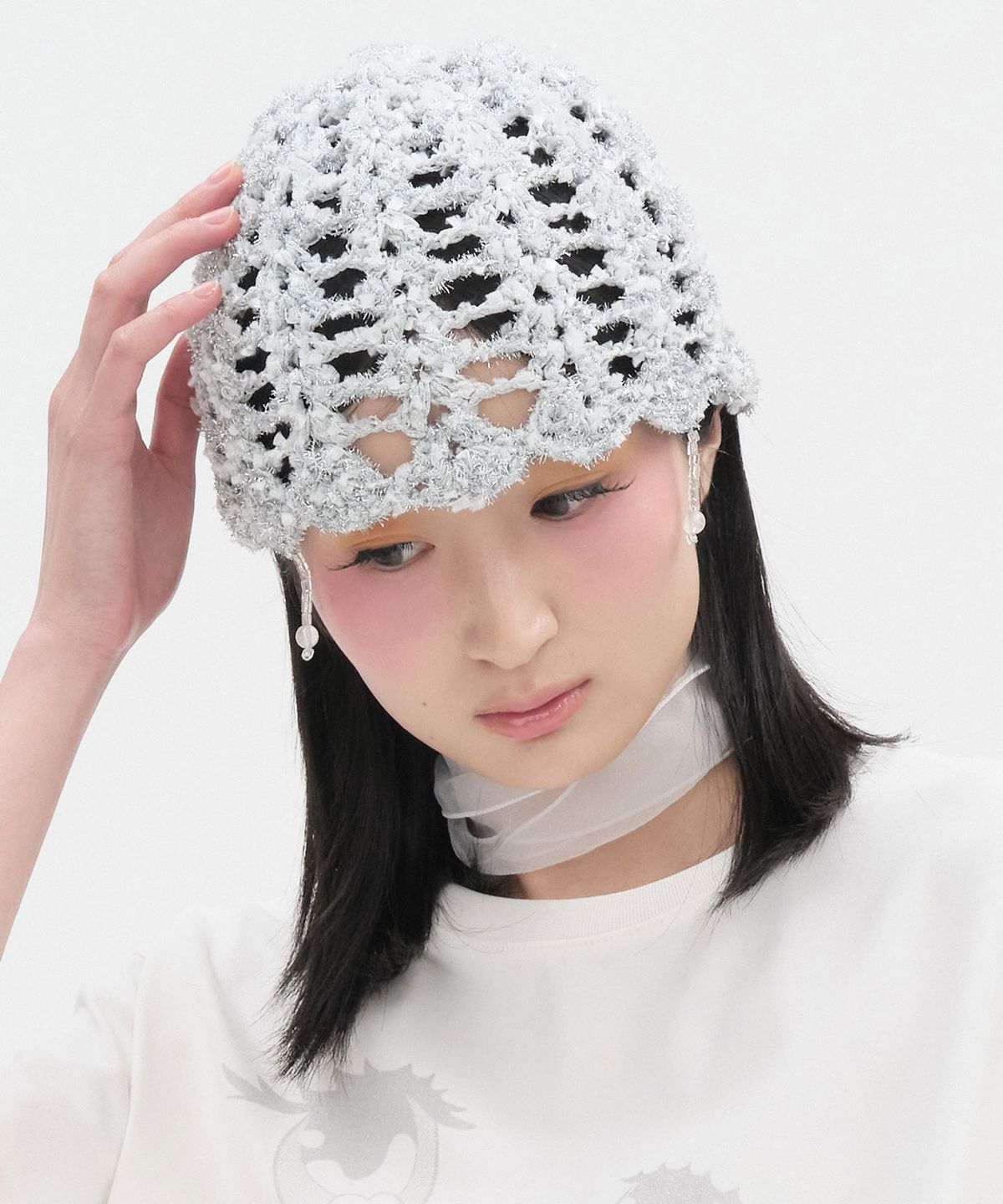 타입서비스(TYPESERVICE) Shimmery Beaded Strap Beanie [Silver]
