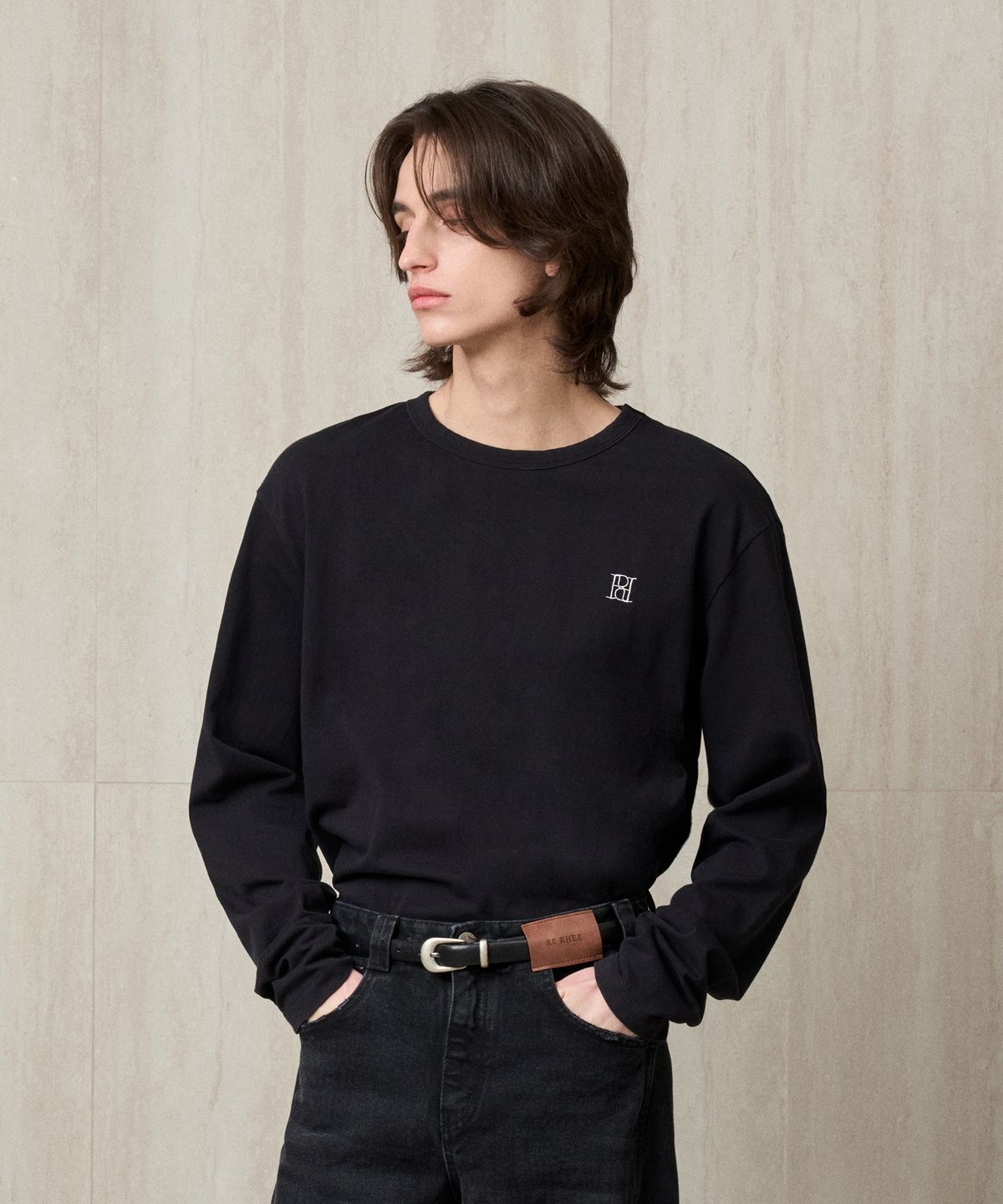 리이 맨(RERHEE MEN) LOGO EMBROIDERED JERSEY TOP BLACK