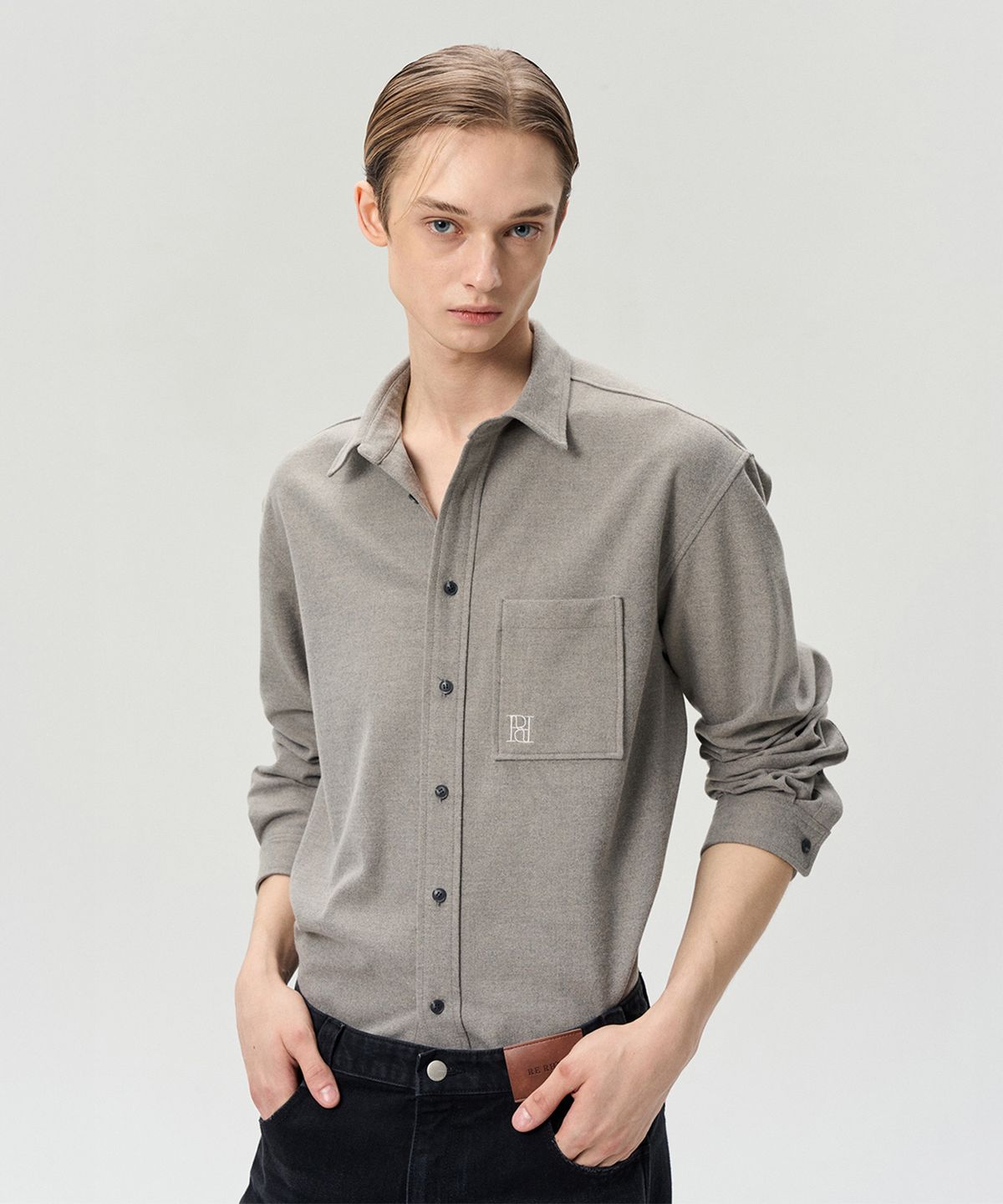 리이 맨(RERHEE MEN) LOGO EMBROIDERED WOOL SHIRT ASH GRAY