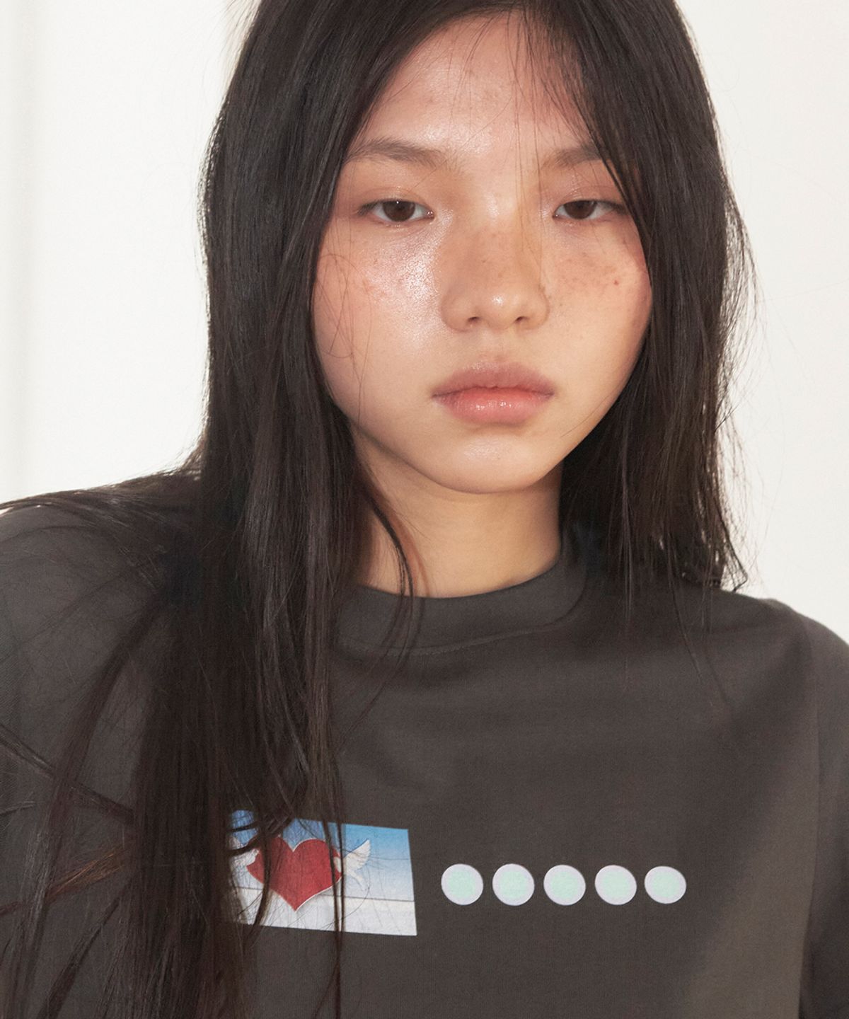 영마일웨어(0MILEWEAR) 러브 도브 티셔츠 (charcoal)