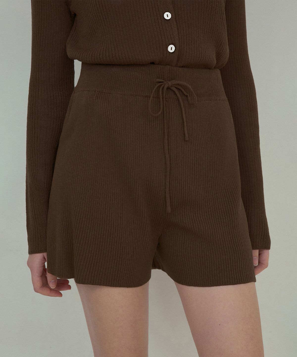 아우어노스텔지아(OURNOSTALGIA) Lush basic knit setup shorts_Brown(OC25-KN10)