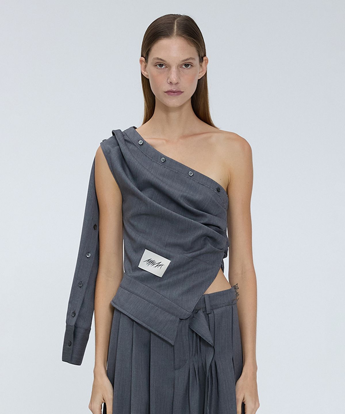 므아므(MMAM) Asymmetric off-shoulder top