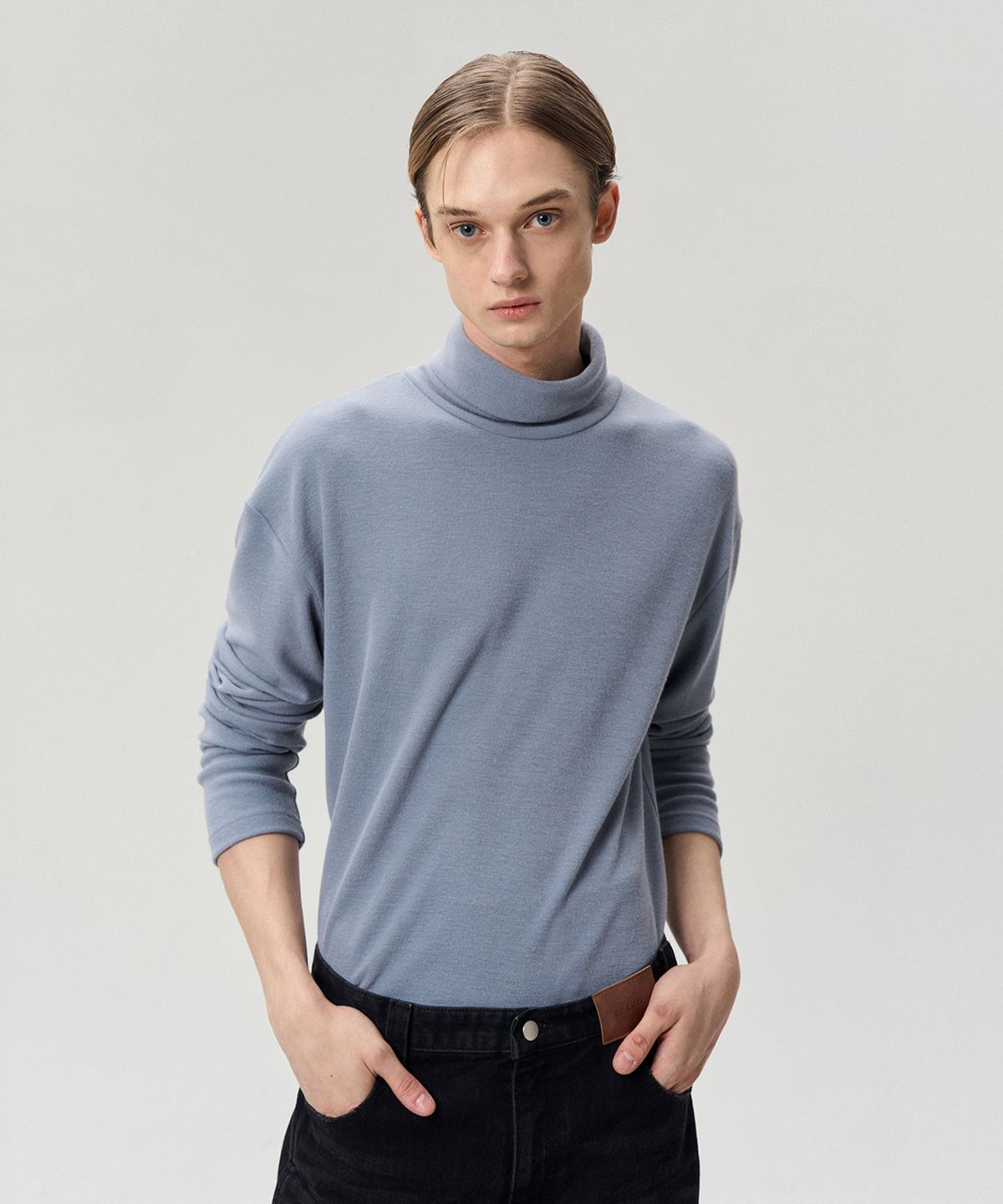 리이 맨(RERHEE MEN) TURTLENECK TOP ASH BLUE