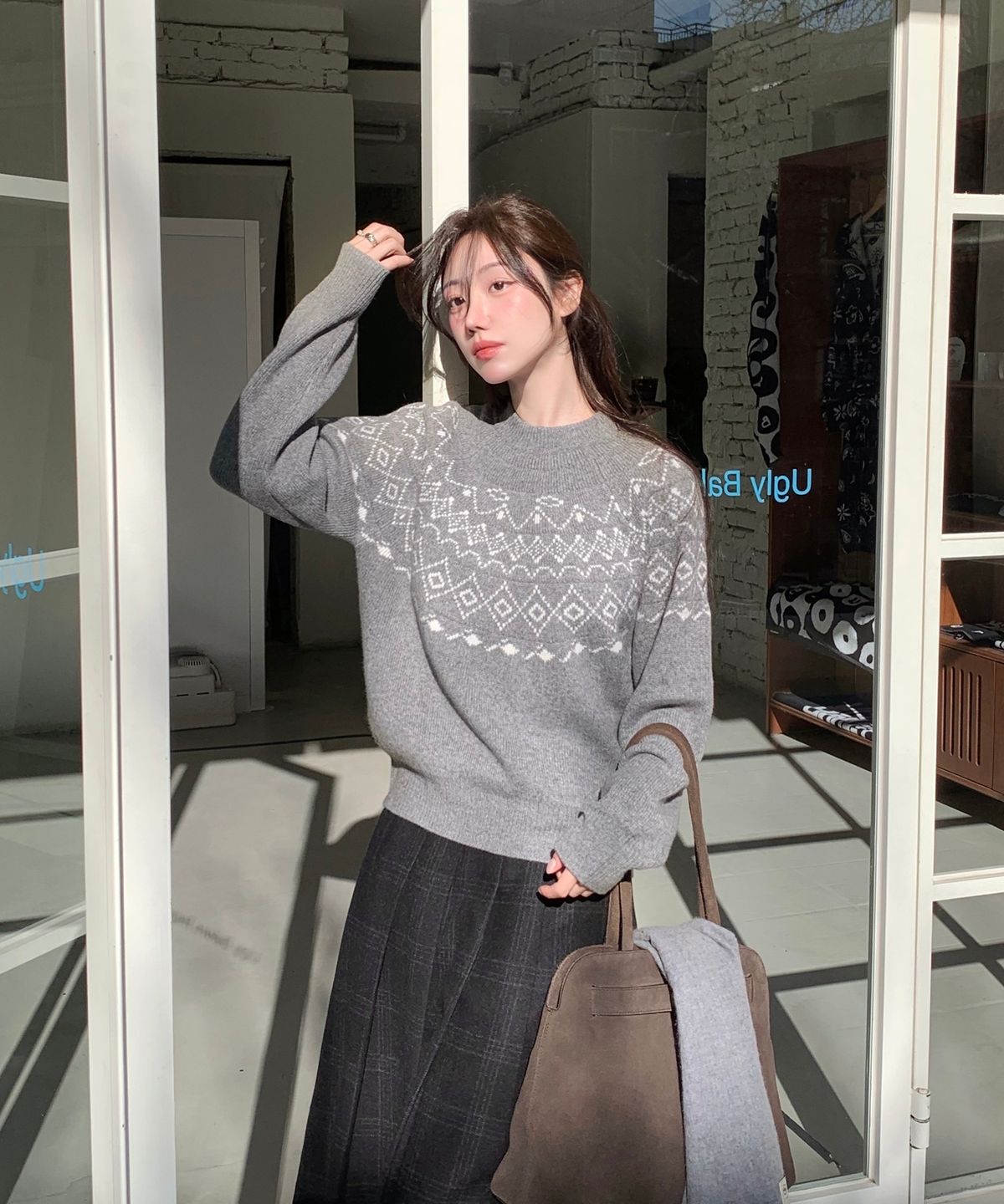 아위(AHWE) 울 자카드 라운드 니트_그레이