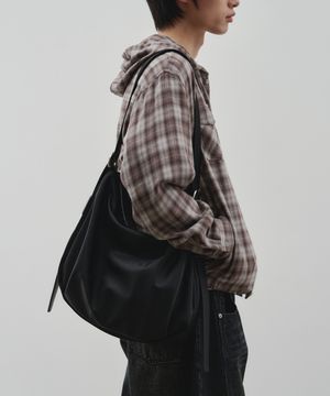 슬롯 벨티드 나일론 호보 크로스백 [블랙]