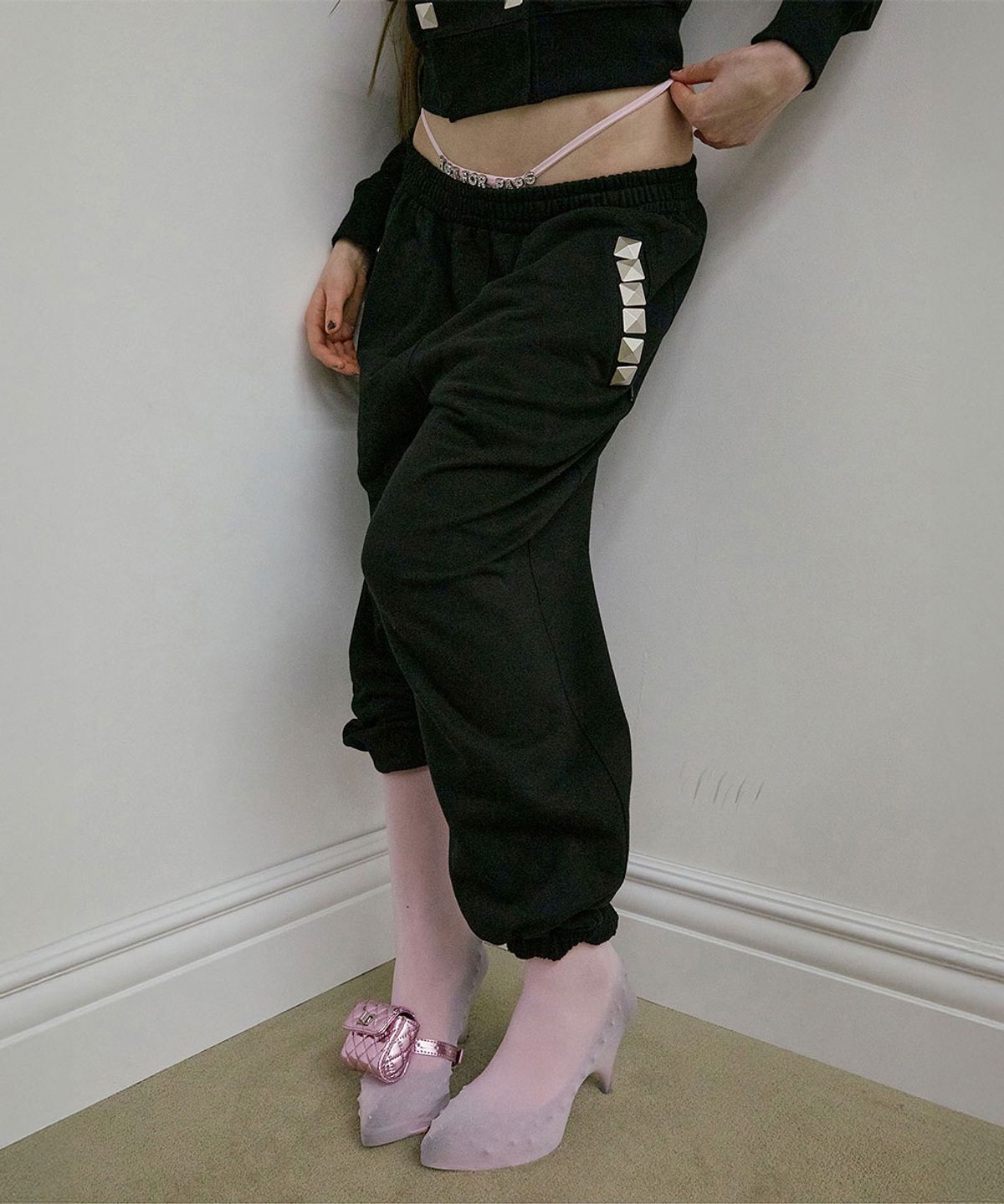 스컬프터(SCULPTOR) Napoleon Stud Sweatpants Black