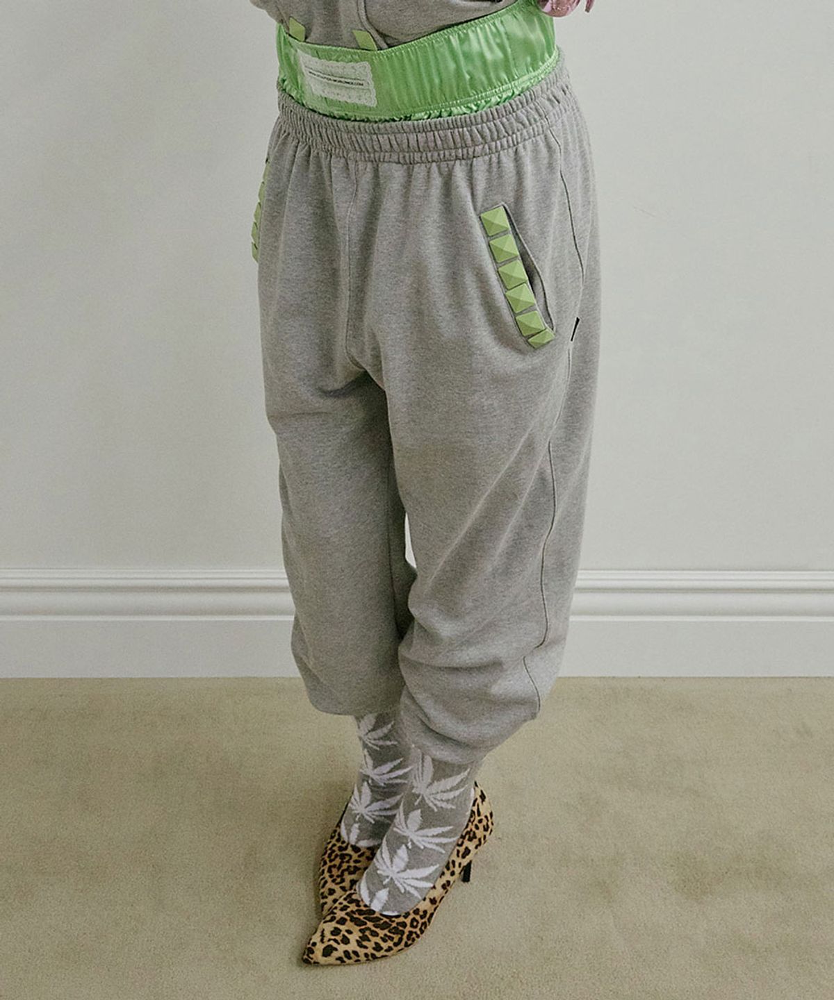 스컬프터(SCULPTOR) Napoleon Stud Sweatpants Melange Gray