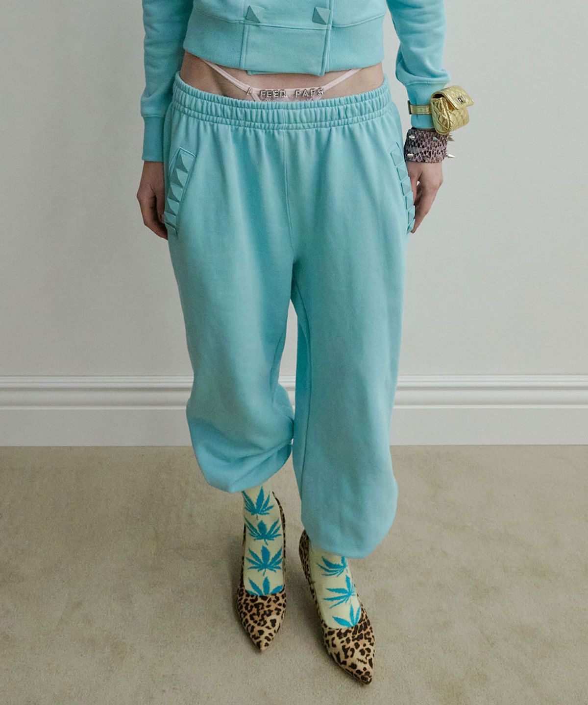 스컬프터(SCULPTOR) Napoleon Stud Sweatpants Acid Blue