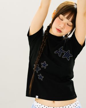 COZY STAR APPLIQUE SS TEE BLACK(CV2GMFT515A)