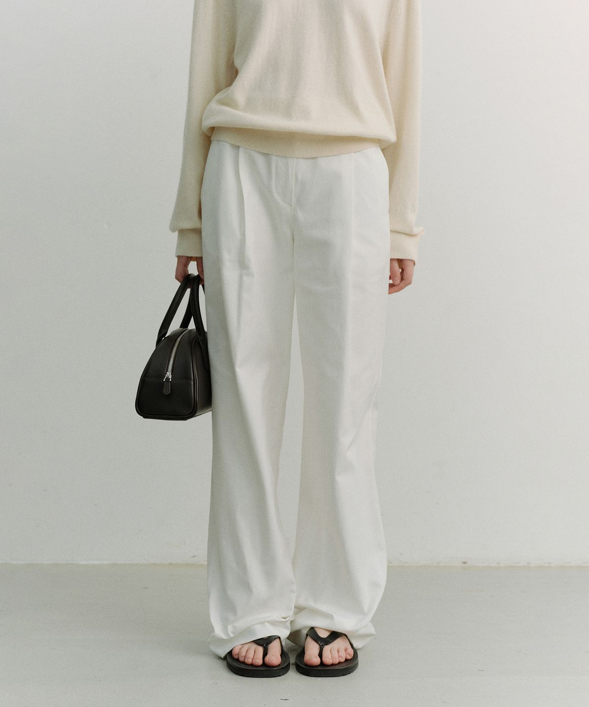던스트(DUNST) PLEATED CHINO SLACKS_UDPA6A203_IVORY