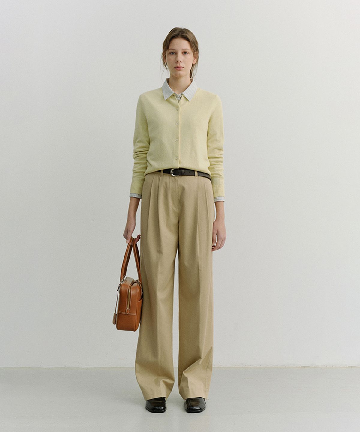 던스트(DUNST) DOUBLE PLEATED CHINO SLACKS_UDPA6A224_BEIGE