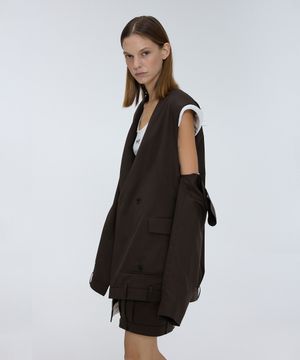 Off sleeve back detail tuck jacket