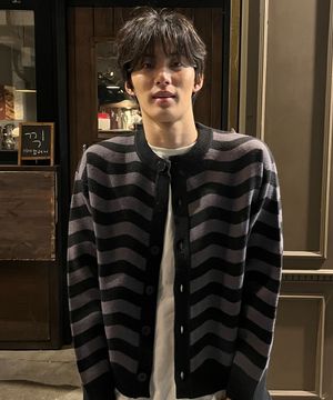 스트라이프 웨이브 니트 가디건 블랙