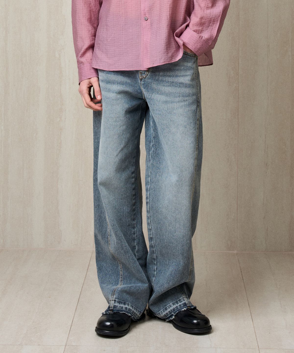 리이 맨(RERHEE MEN) DESTROYED HEM WIDE LEG JEAN WASHED BLUE
