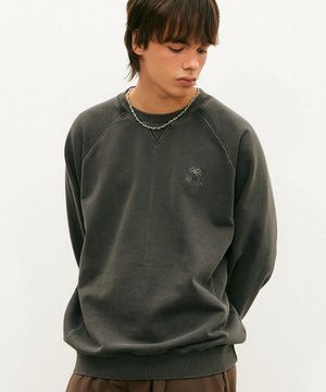 절개 래글런 피그먼트 맨투맨 차콜