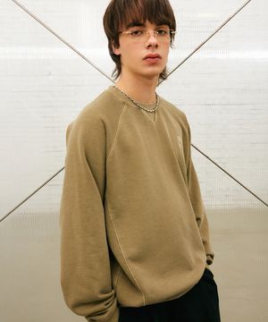 절개 래글런 피그먼트 맨투맨 올리브