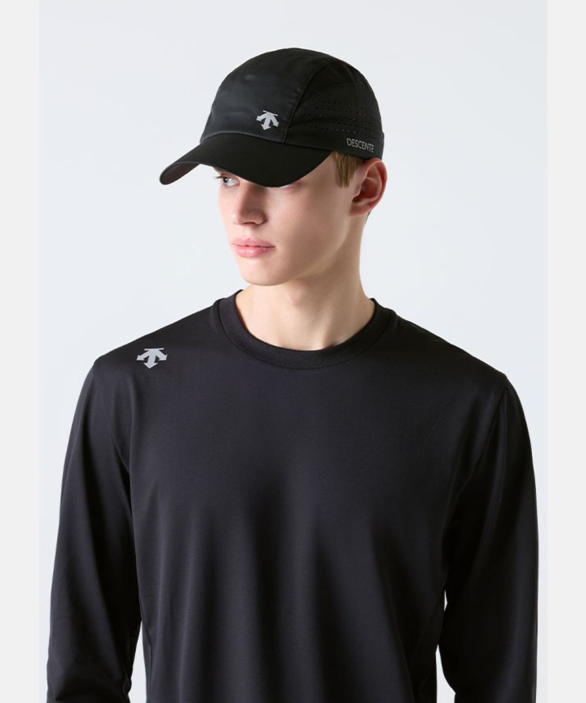 데상트(DESCENTE) 러닝 타공 볼캡 블랙 SR123RCP12