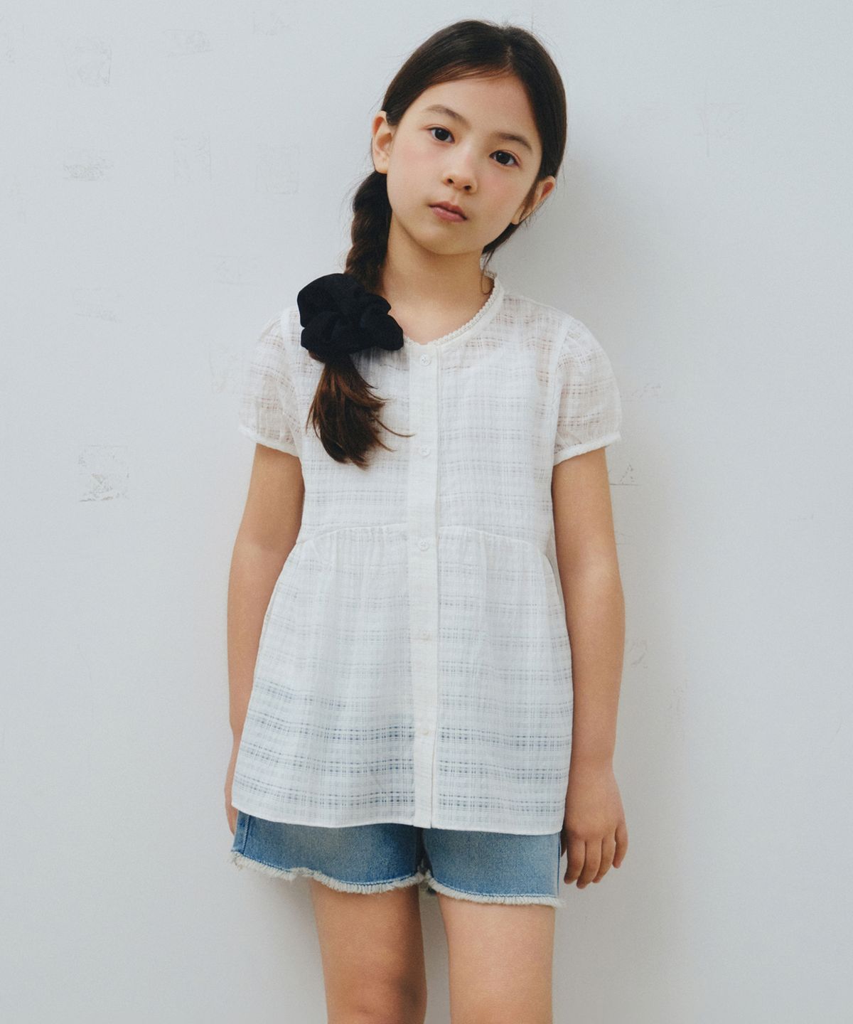 무신사 스탠다드 키즈(MUSINSA STANDARD KIDS) 체크 텍스처드 베이비 돌 블라우스 [화이트]