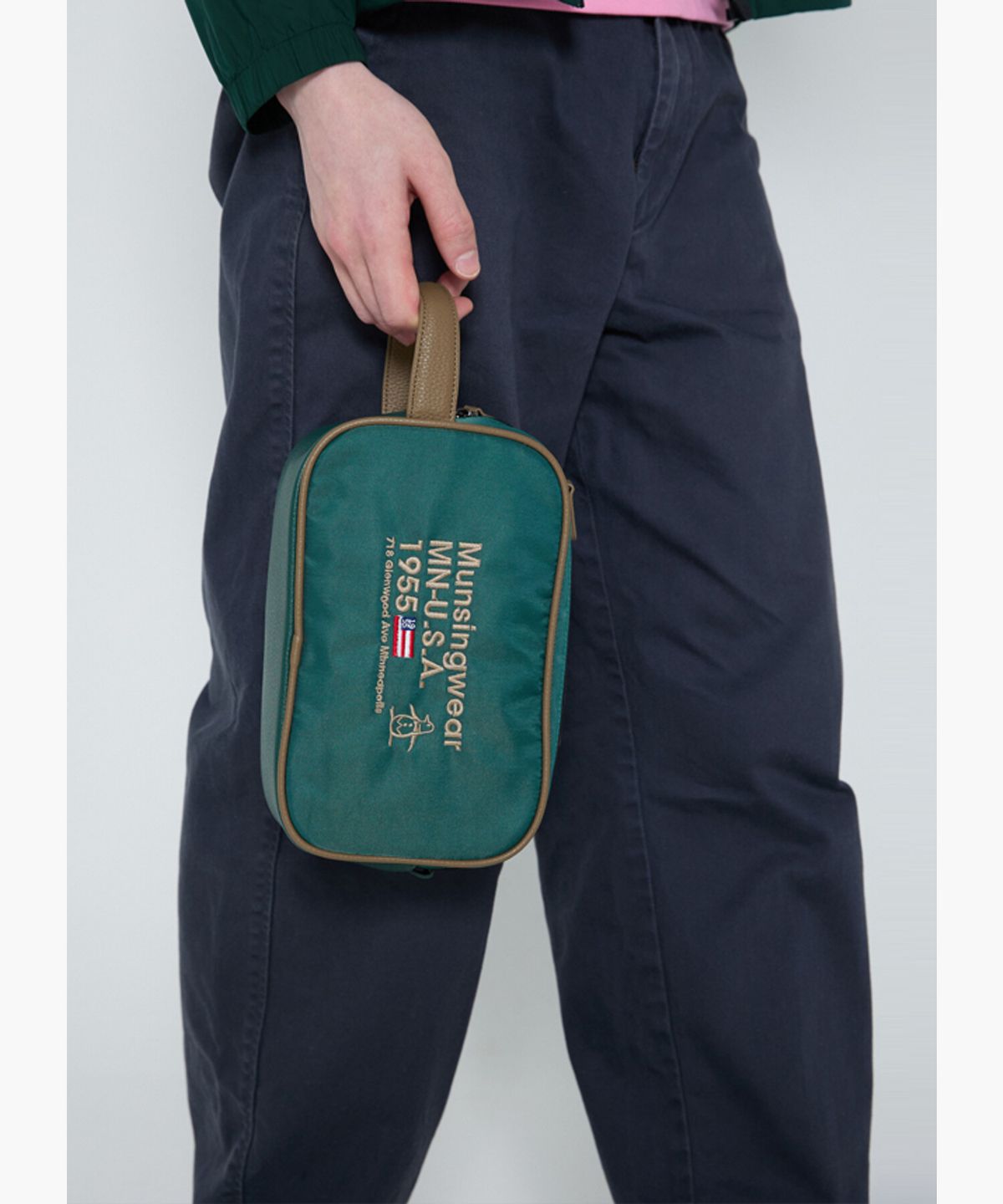 먼싱웨어(MUNSINGWEAR) 남성 나일론 1955 파우치 다크그린 MR121MBG11