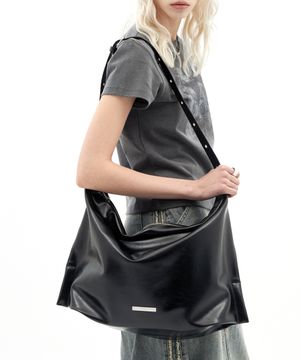 EYELET HOBO BAG [BLACK]