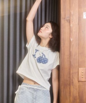 아이러브 키르시 데님 아플리케 크롭 티셔츠 [화이트]