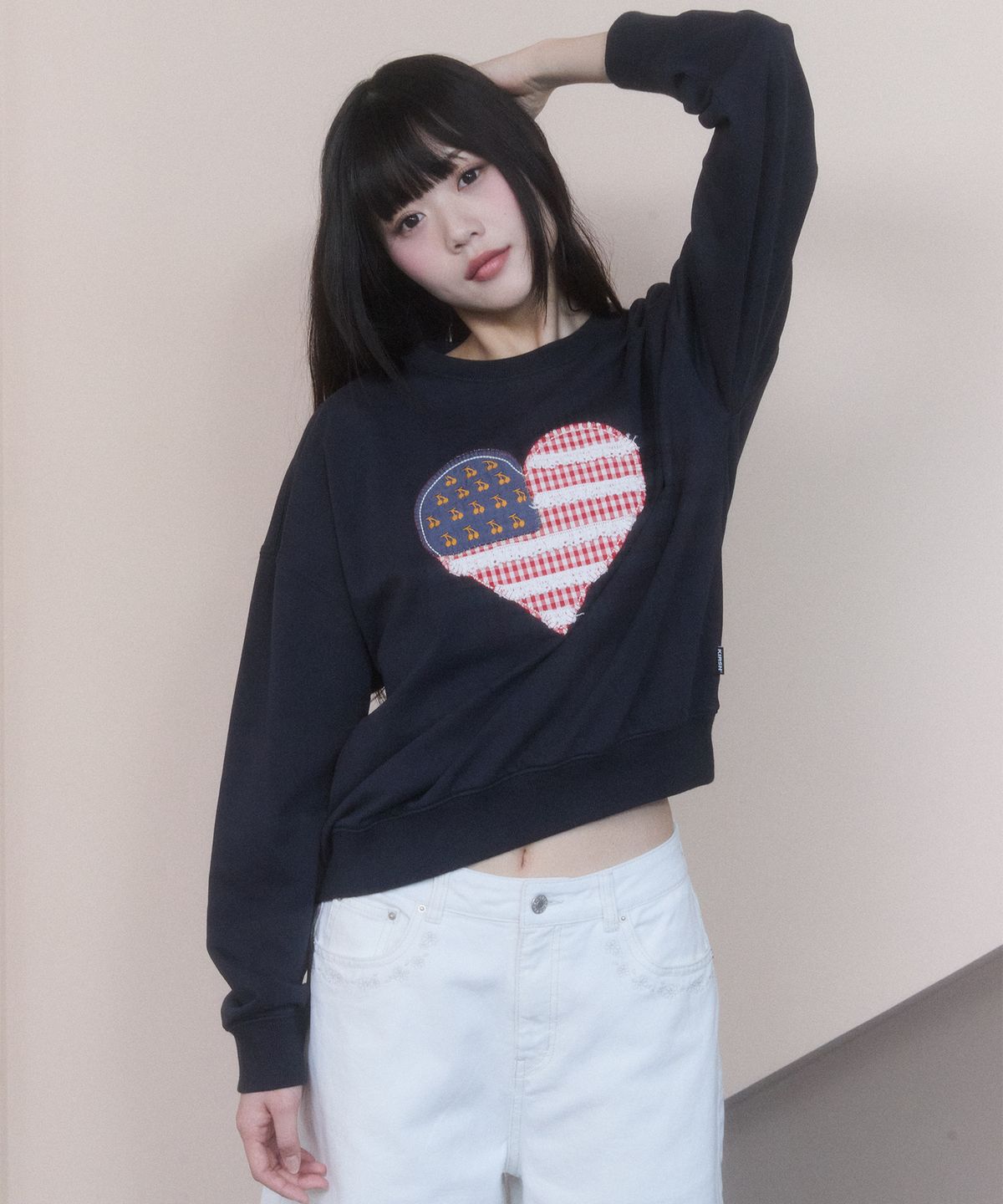 키르시(KIRSH) 체리 USA 하트 아플리케 루즈핏 스웻셔츠 [다크 네이비]