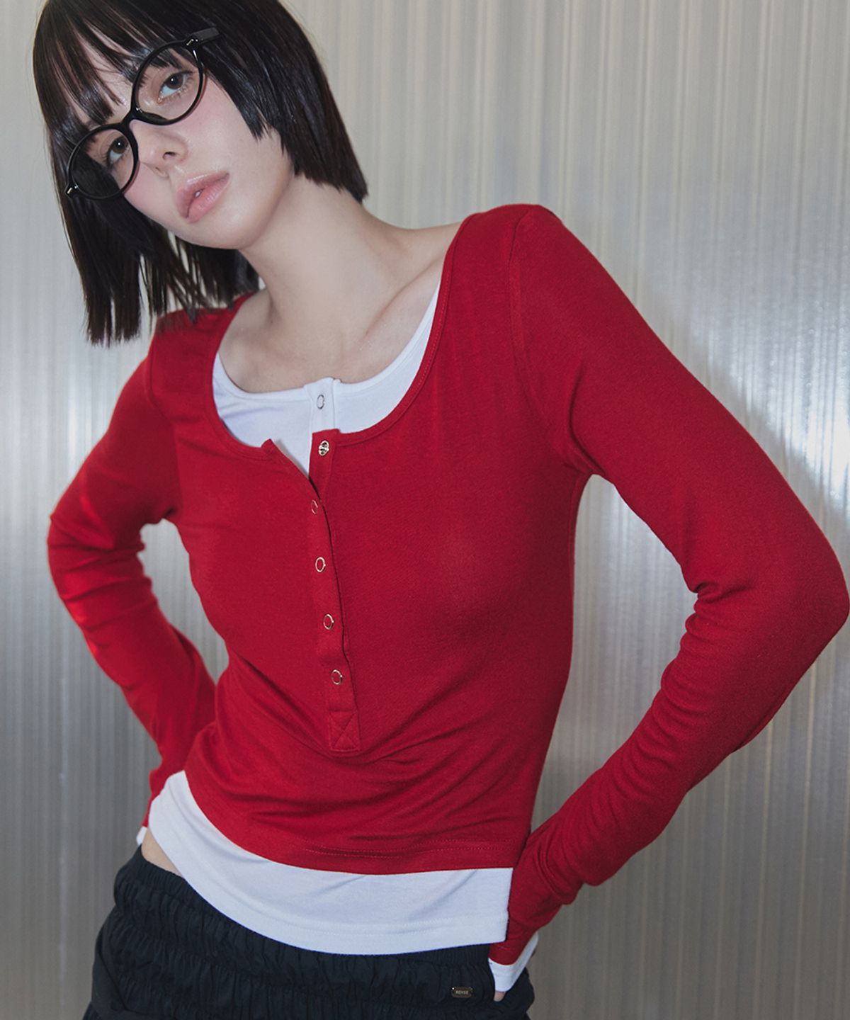 렌세(RENSE) Henley Neck Layered T-Shirt Red