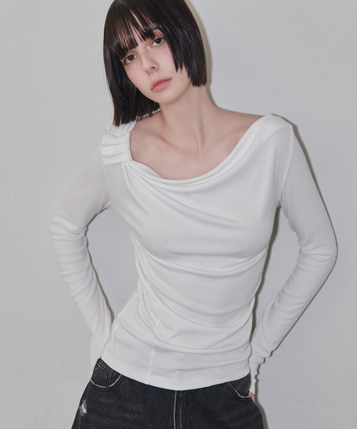 렌세(RENSE) Side Shirring Draped Tee Ivory