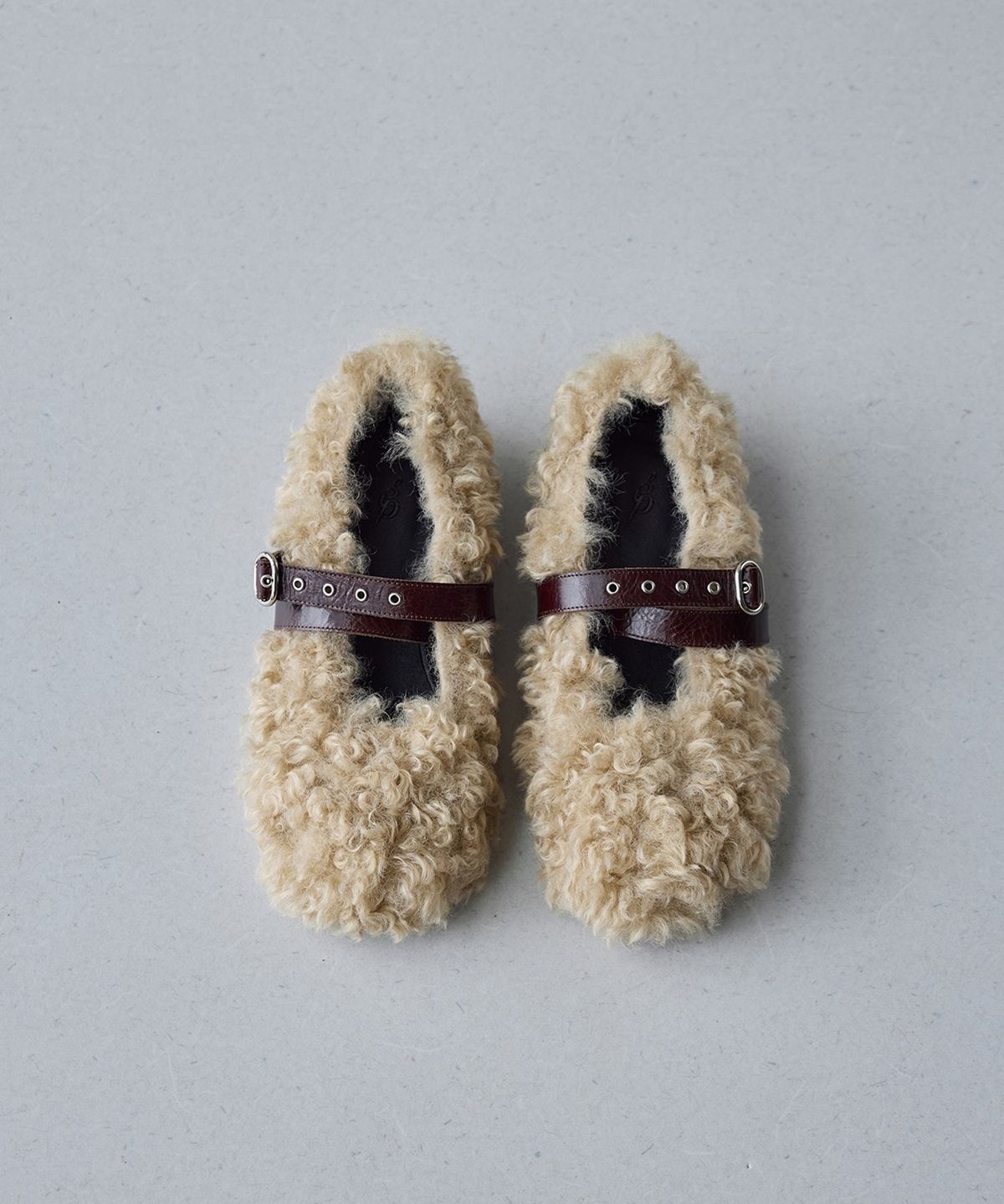 에핑글러(EPINGLER) STRAP TOE FLAT - BEIGE SHEEP
