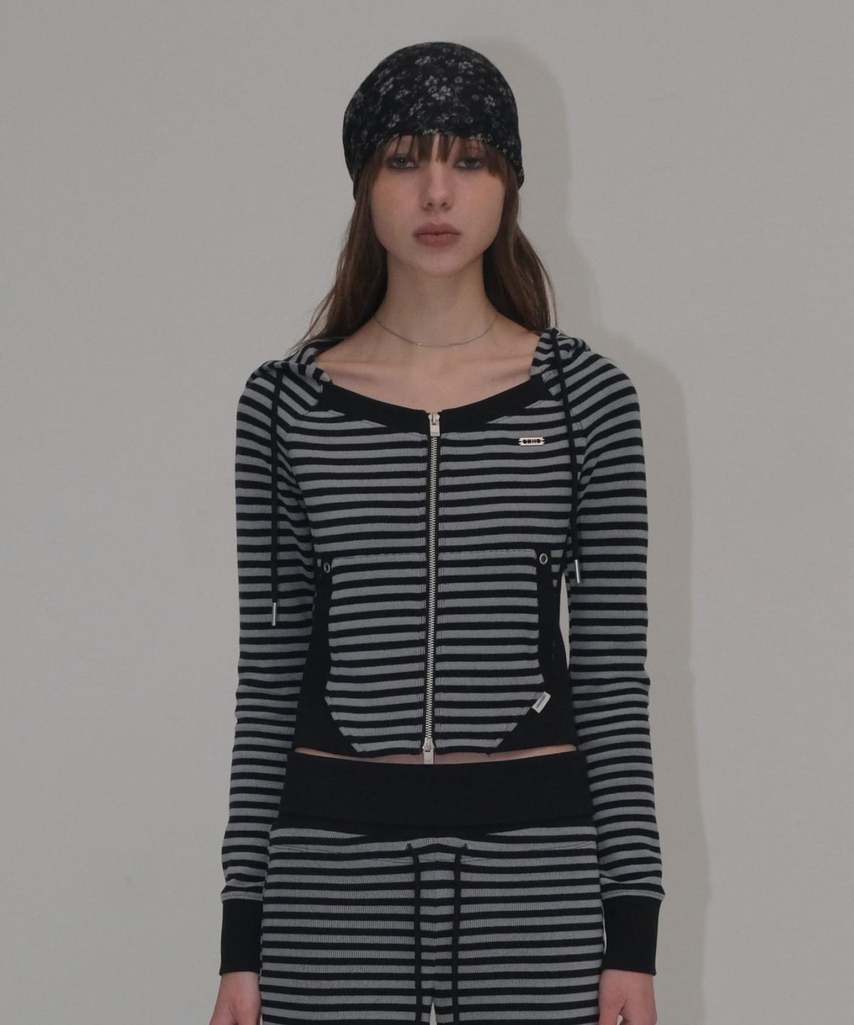 오디너리 홀리데이(ORDINARY HOLIDAY) STRIPE JERSEY SLIM HOODIE [BLACK]