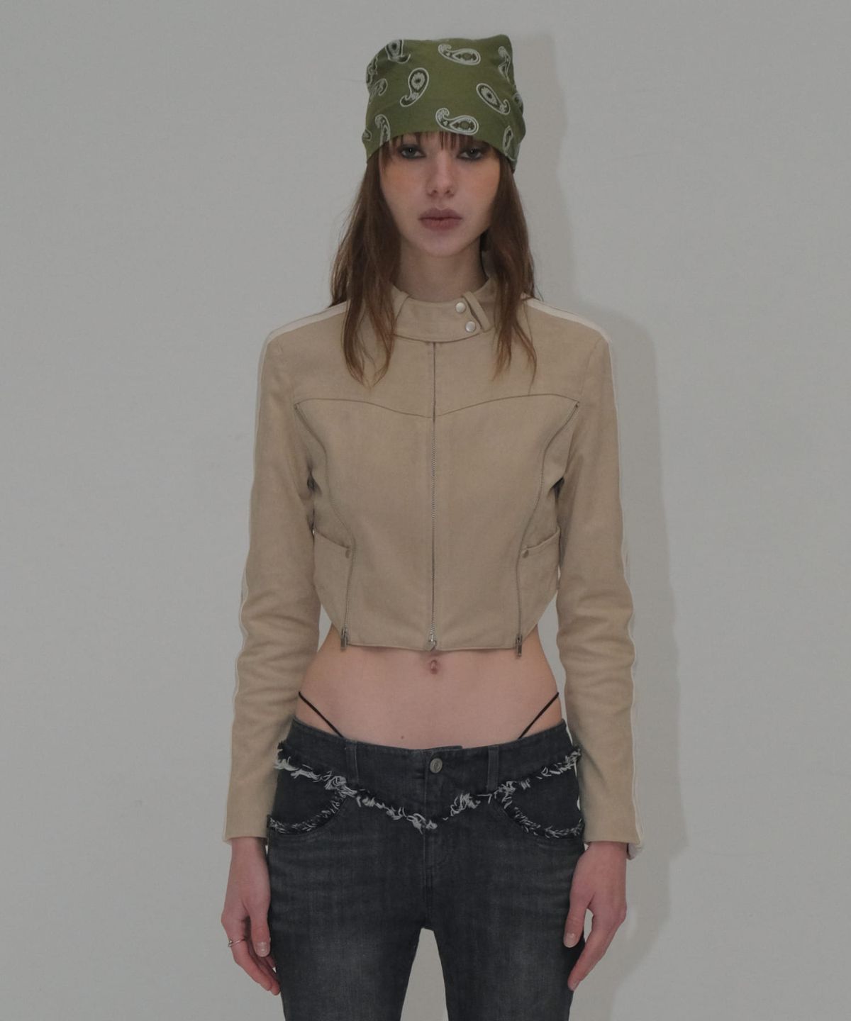 오디너리 홀리데이(ORDINARY HOLIDAY) SUEDE CROP JACKET [BEIGE]
