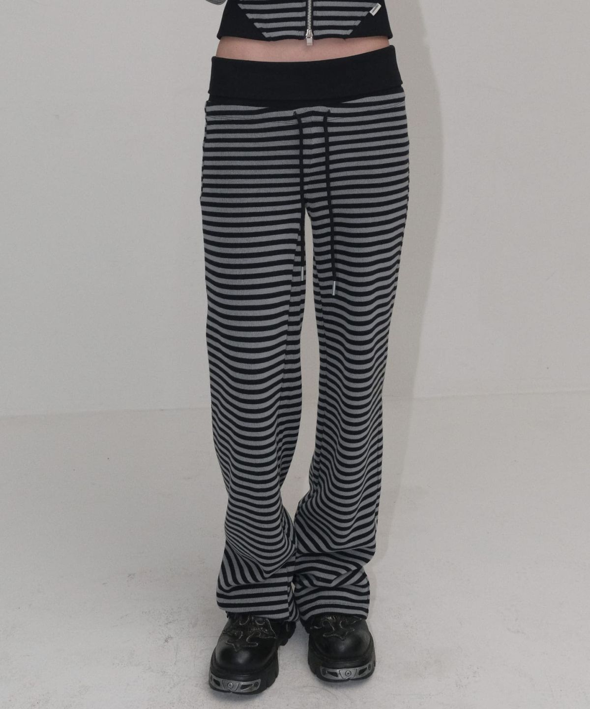 오디너리 홀리데이(ORDINARY HOLIDAY) STRIPE JERSEY WIDE PANTS [BLACK]