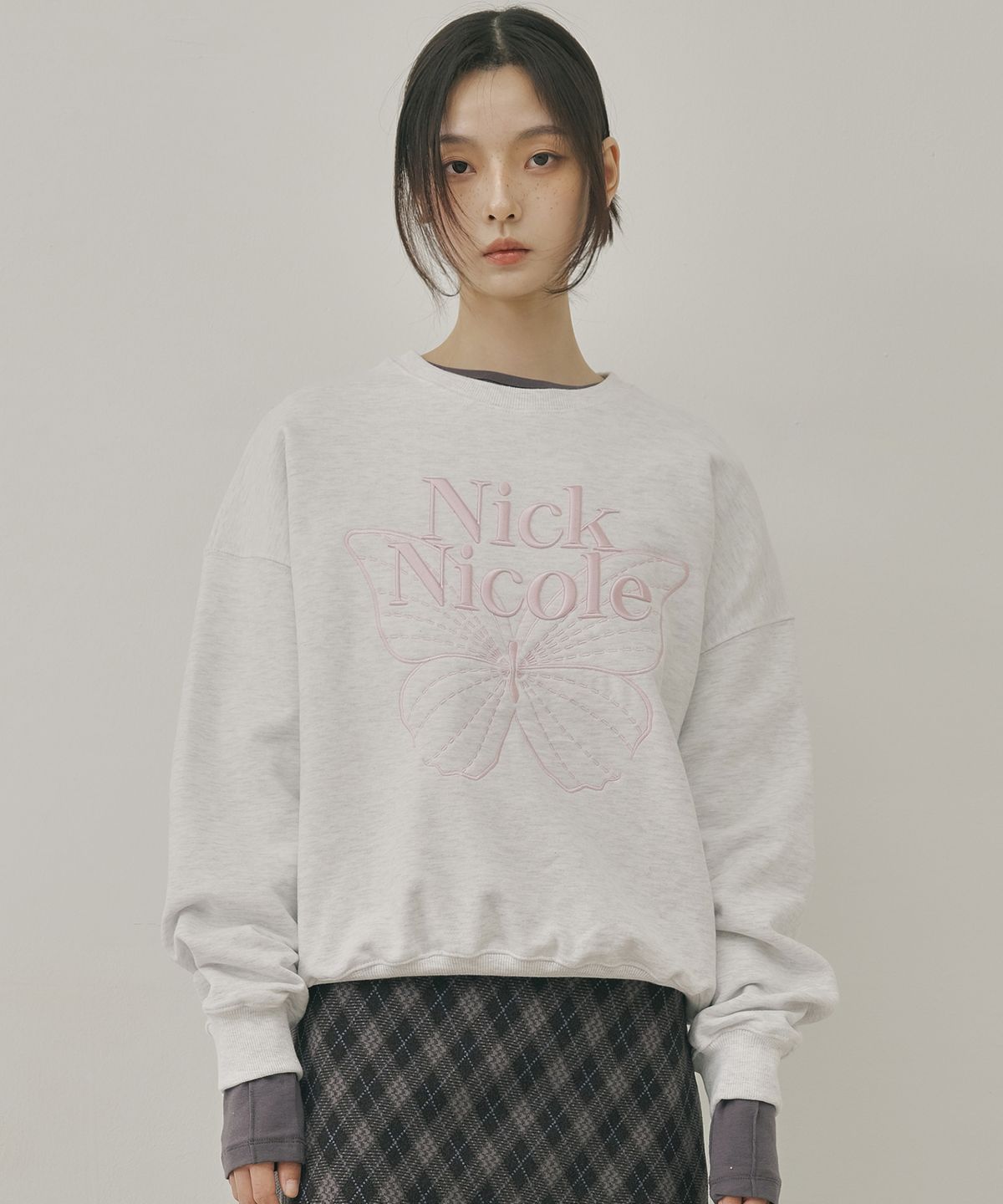 닉앤니콜(NICK&NICOLE) VOLUME BUTTERFLY SIGNATURE SWEATSHIRT_MELANGE LIGHT PINK