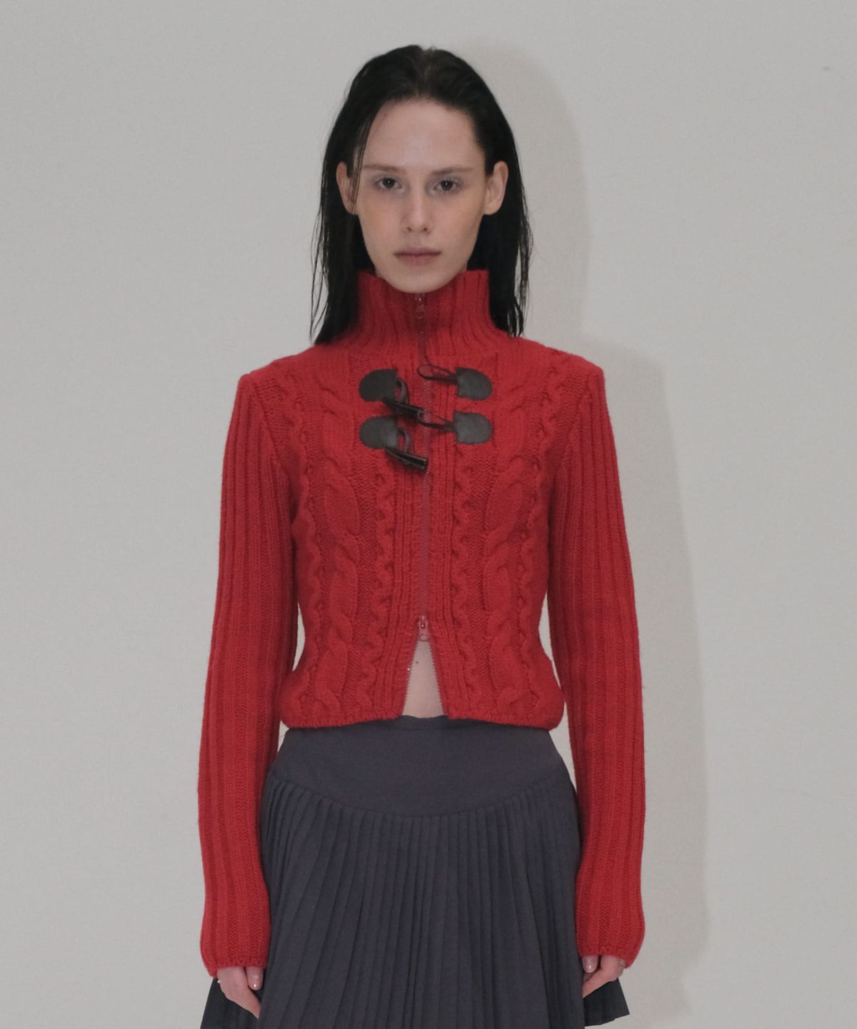 오디너리 홀리데이(ORDINARY HOLIDAY) TOGGLE CABLE CARDIGAN [RED]