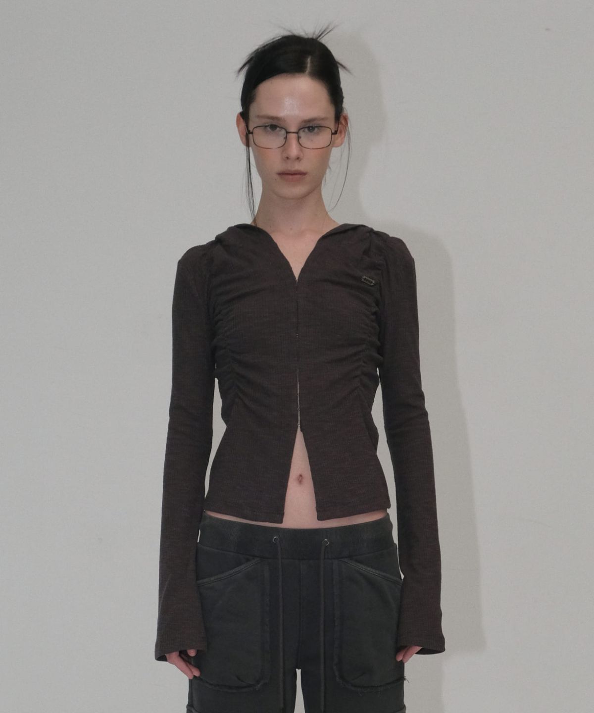 오디너리 홀리데이(ORDINARY HOLIDAY) SHIRRING HOOD CARDIGAN [CHARCOAL]