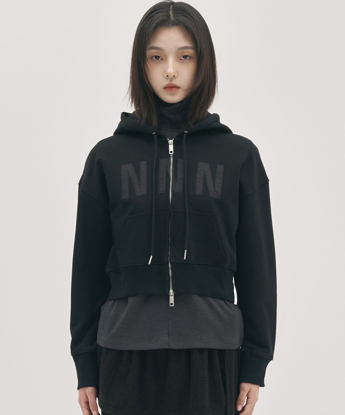 닉앤니콜(NICK&NICOLE) NNN PATCH CROP HOOD ZIP UP_BLACK