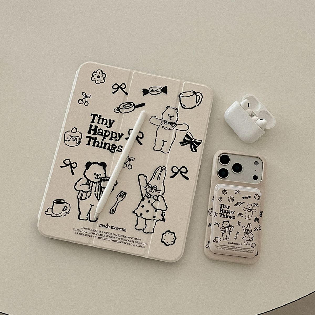 메이드모먼(MADEMOMENT) tiny happy things 디자인 [아이패드 케이스]