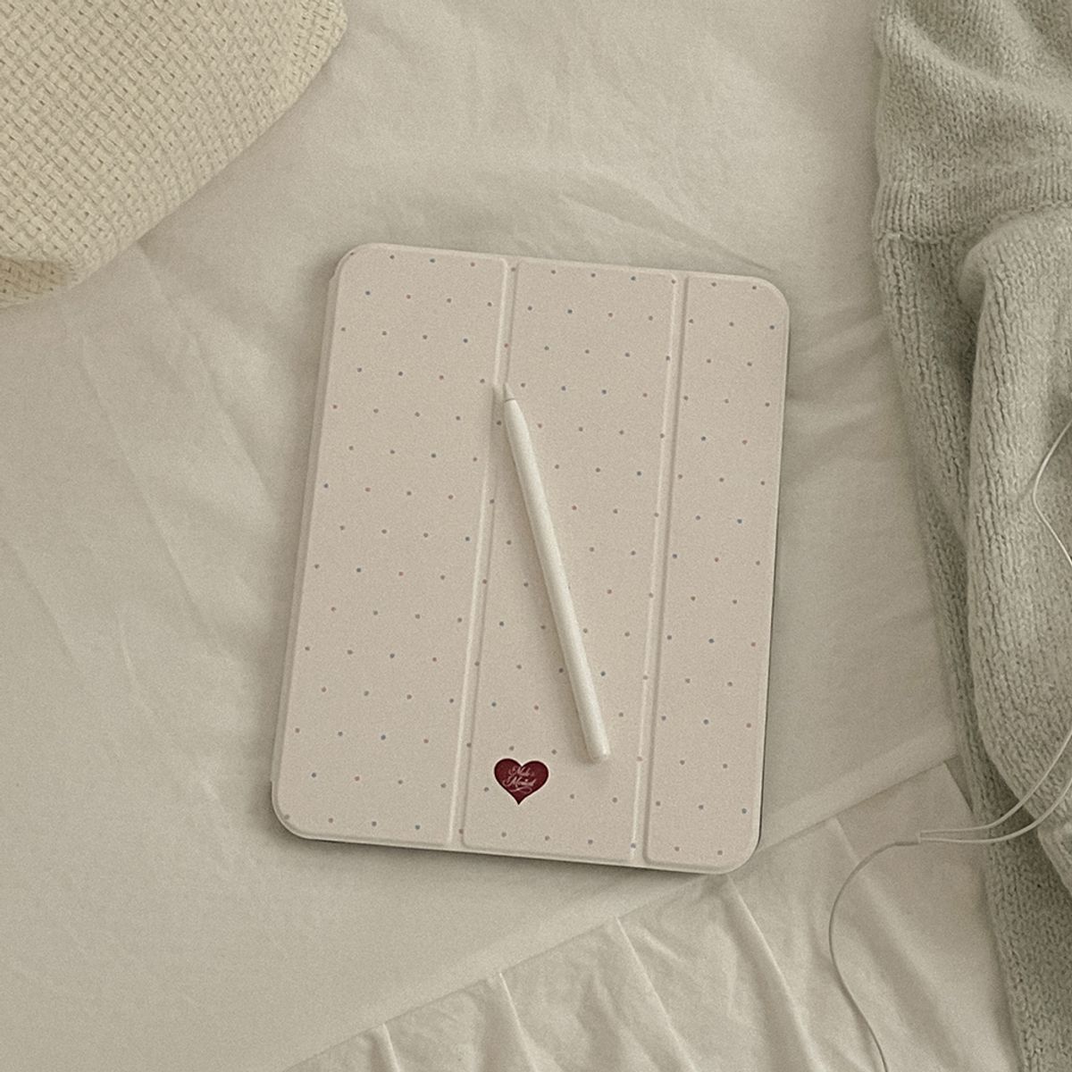 메이드모먼(MADEMOMENT) cozy sugar dots 디자인 [아이패드 케이스]