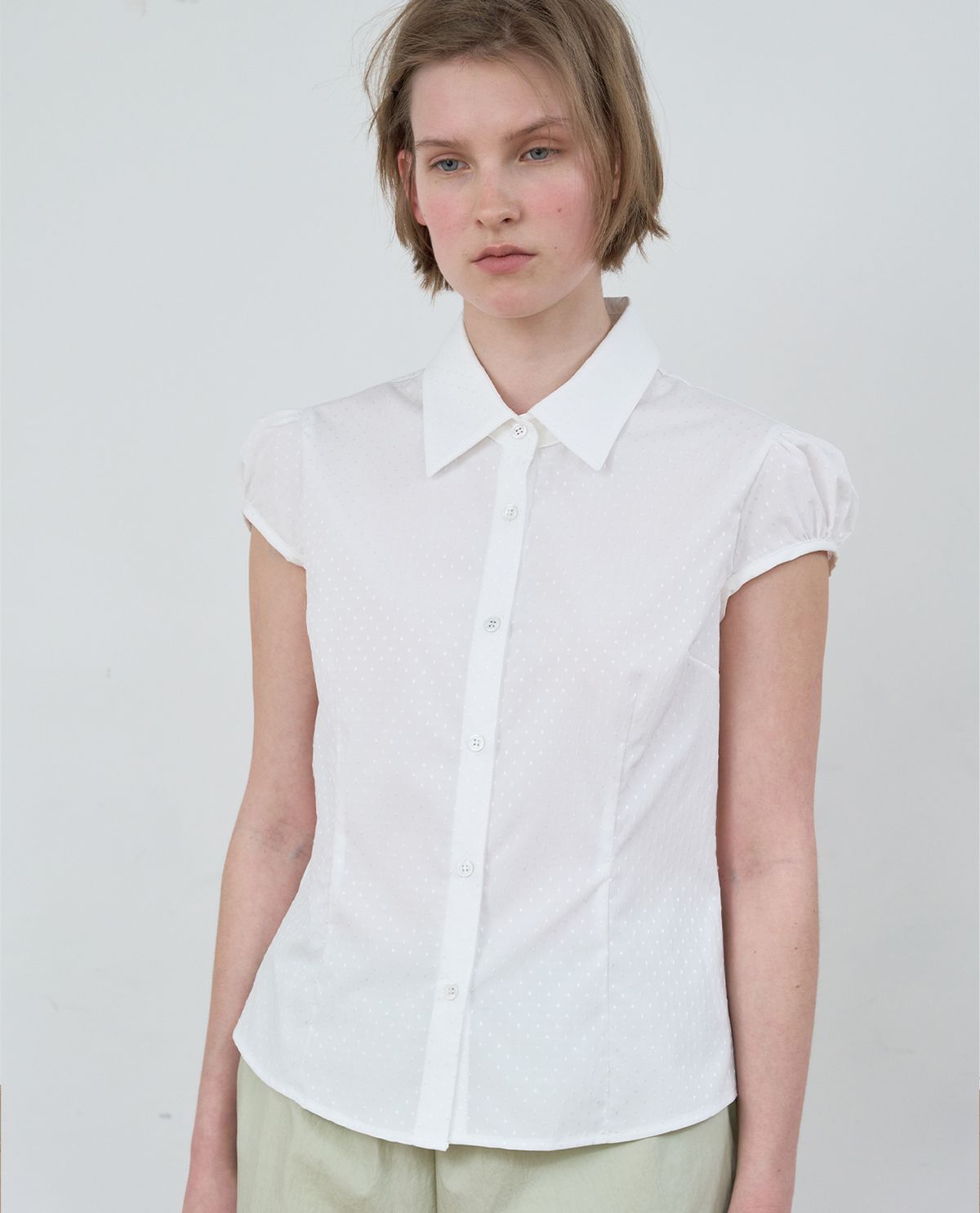 마조네(MA JOURNEE) DOT CAP SLEEVE SHIRT_WHITE