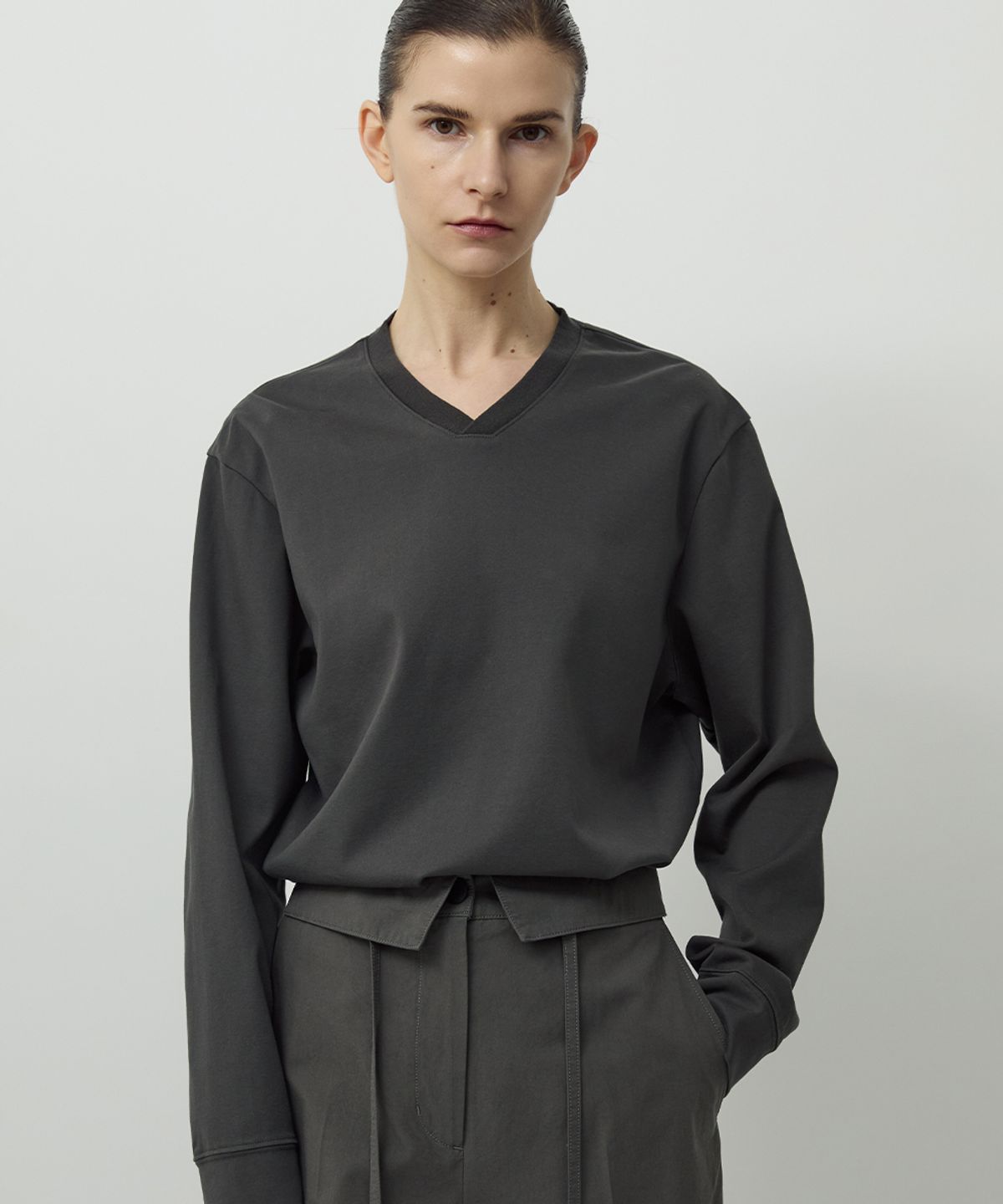 러프사이드 화이트라벨(ROUGH SIDE WHITE LABEL) V-Rib Long Sleeve Charcoal